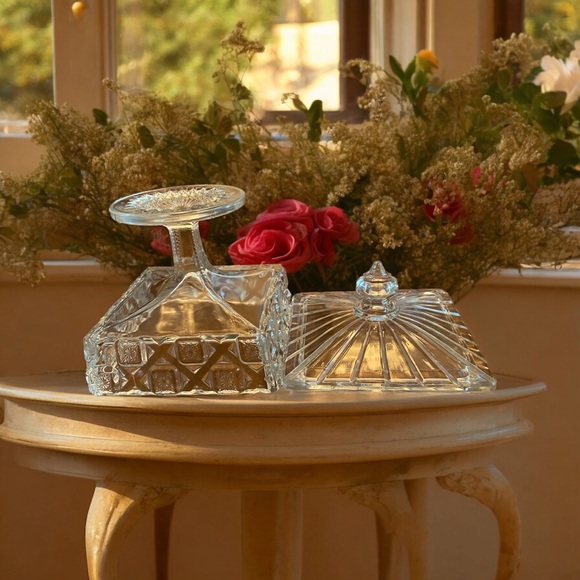 Gorgeous antique pedestal candy dish with lid. Rare - Picture 8 of 11